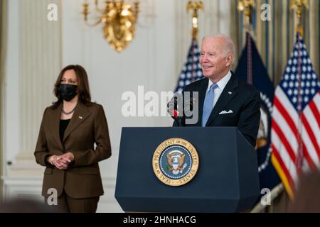 Washington, DC, USA. 6th Nov, 2021. President Joe Biden, joined by Vice President Kamala Harris, delivers remarks on the passing of his bipartisan infrastructure bill in the House, Saturday November 6, 2021, in the State Dining Room of the White House. Credit: White House/ZUMA Press Wire Service/ZUMAPRESS.com/Alamy Live News Stock Photo