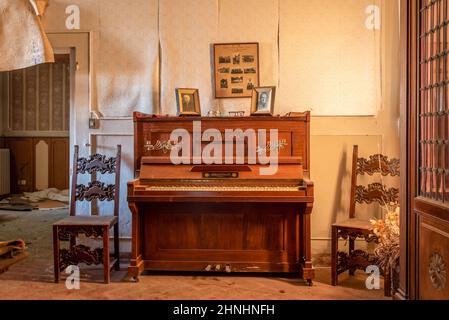 February 2022, piano illuminated by morning light in an abandoned house, Urbex In northern Italy Stock Photo