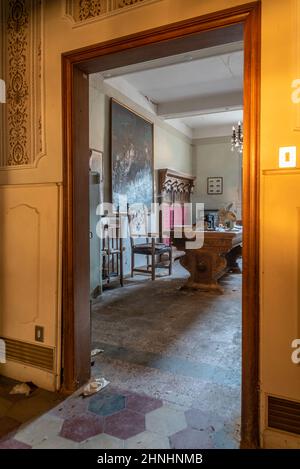 February 2022, abandoned office with an antique typewriter, Urbex In northern Italy Stock Photo