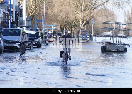 A cyclist goes through flood water by the river Thames at Putney, London after Storm Dudley hit on Thursday night. Picture date: Thursday February 17, 2022. Stock Photo