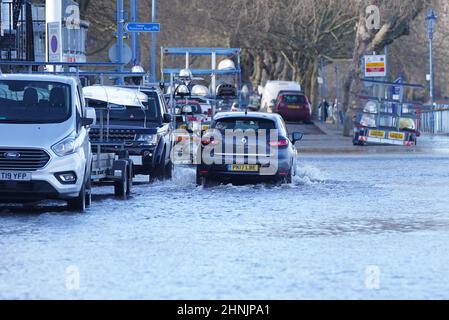 A car goes through flood water by the river Thames at Putney, London after Storm Dudley hit on Thursday night. Picture date: Thursday February 17, 2022. Stock Photo