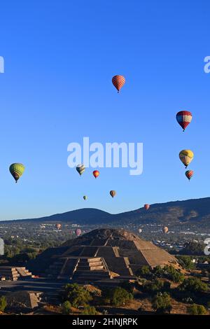 Mexico, Mexico City, Aerial view of the Teotihuacán archaeological zone with hot air balloons at sunrise over the Pyrámide