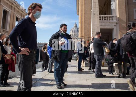 Rome, Italy. 17th Feb, 2022. Homeless people during presentation near St. Peter's Square in Rome of the new Mobile Kitchen created by Progetto Arca Onlus (Photo by Matteo Nardone/Pacific Press) Credit: Pacific Press Media Production Corp./Alamy Live News Stock Photo