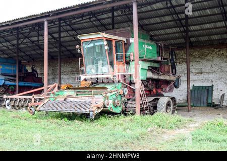 Rice Header Rice header. Rice harvester. Agricultural machinery Stock Photo - Alamy