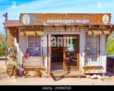 An old shop  in Goldfield Ghost town, USA.Back in 1he 1890s Goldfield boasted 3 saloons, boarding house, general store, brewery and school house. Stock Photo