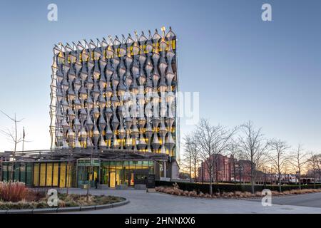 The United States of America Embassy, Embassy Gardens, Nine Elms, Borough of Wandsworth, London SW11. Architect: Kieran Timberlake (2017) Stock Photo