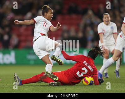 MIDDLESBROUGH, UK. FEB 17TH Canada's Kadeisha Buchanan blocks a shot from England's Nikita Parris during the Arnold Clark Cup match between England Women and Canada at the Riverside Stadium, Middlesbrough on Thursday 17th February 2022. (Credit: Mark Fletcher | MI News) Credit: MI News & Sport /Alamy Live News Stock Photo