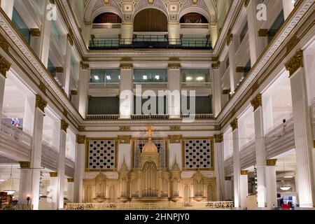 Inside of Wanamaker's, the first department store in Philadelphia Stock Photo