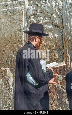 Orthodox jewish man prays at the Western Wall Stock Photo