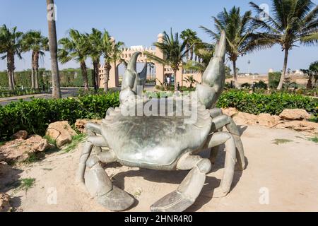 Crab sculpture at entrance to Rui Funana Hotel, Santa Maria, Sal, República de Cabo (Cape Verde) Stock Photo