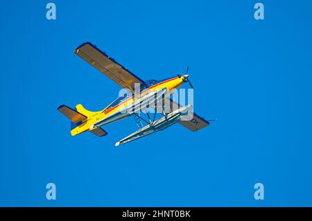 DHC-3T Turbine Otter float plane Liard Air 1958 de Havilland Canada flying against blue sky. Stock Photo