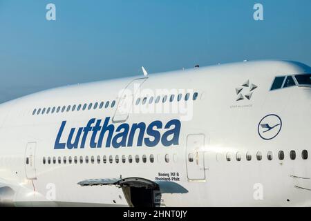 Loading Lufthansa Boeing 747 Frankfurt Airport Germany Stock Photo - Alamy