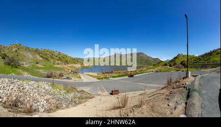 scenic lake Kaweah in three rivers at the entrance of Sequoia national ...