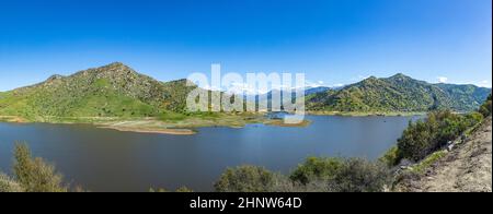 scenic lake Kaweah in three rivers at the entrance of Sequoia national ...