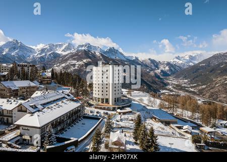 Above view of Sauze d'Oulx mountain village in the Alps Milky Way ski area.  Sauze d'Oulx, Italy. February 2022 Stock Photo