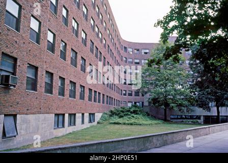 A 1982 view of the distinctive curves of Baker House, at the Massachusetts Institute of Technology, Cambridge, Massachusetts, USA. lvar Aalto designed the Baker House dormitory in 1946 while he was a professor at the Massachusetts Institute of Technology (MIT). Hugo Alvar Henrik (Ivar) Aalto (1898–1976) was a Finnish architect and designer. The dormitory was one of his buildings in the USA. The dormitory block is clad in New England brick, with its rough texture, to clad the serpentine curves of the building. This image is from an old amateur colour transparency – a vintage 1980s photograph. Stock Photo