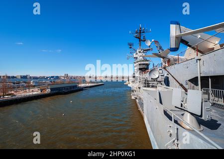 View of the island, cannon and airplanes parked on the flight deck of the USS Intrepid, Intrepid Sea, Air and Space Museum, New York, NY, USA Stock Photo