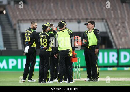 MELBOURNE, AUSTRALIA - FEBRUARY 18: Players from the Australian team celebrate the wicket during game four of the T20 International Series between Australia and Sri Lanka at the Melbourne Cricket Ground on February 18, 2022 in Melbourne, Australia. Image Credit: brett keating/Alamy Live News Stock Photo