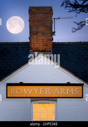 Circular blue sign in the window of a shop saying in French Magasin ouvert  à tous, meaning in english Store open to all Stock Photo - Alamy