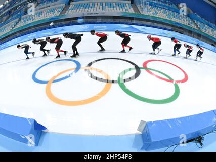 Beijing, China. 18th Feb, 2022. Athletes take part in a training at the National Speed Skating Oval in Beijing, capital of China, Feb. 18, 2022. Credit: Wu Wei/Xinhua/Alamy Live News Stock Photo