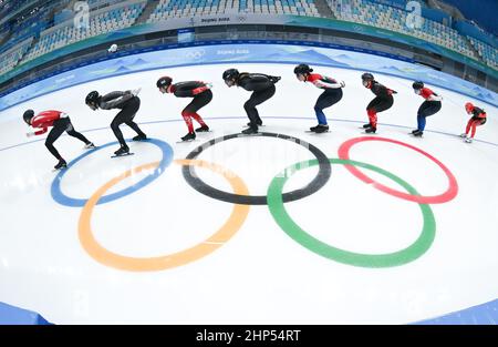 Beijing, China. 18th Feb, 2022. Athletes take part in a training at the National Speed Skating Oval in Beijing, capital of China, Feb. 18, 2022. Credit: Wu Wei/Xinhua/Alamy Live News Stock Photo