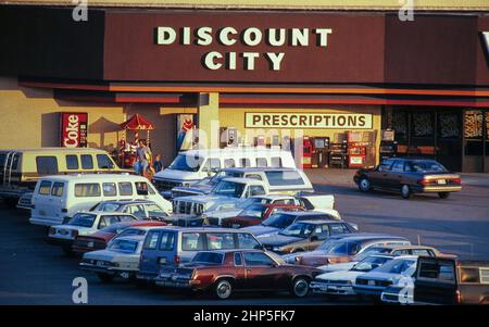 New Braunfels Texas USA,1993: Discount City shopping center with cars.   © Bob Daemmrich Photography Stock Photo