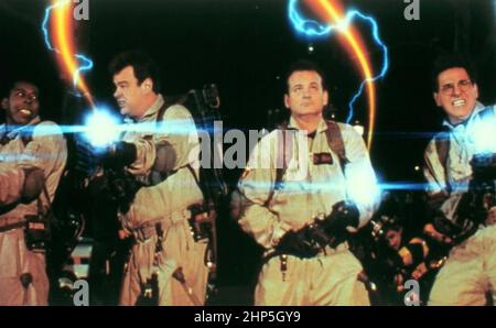 GHOSTBUSTERS 1984 columbia Pictures film with from left:  Ernie Hudson, Dan Aykroyd, Bill Murray, Harold Ramis Stock Photo
