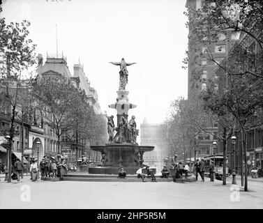 Fountain Square and Tyler-Davidson Fountain, Cincinnati, Ohio, USA, Detroit Publishing Company, 1906 Stock Photo