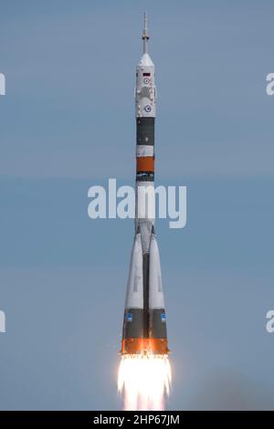 The Soyuz MS-04 rocket launches from the Baikonur Cosmodrome in Kazakhstan on Thursday, April 20, 2017 Baikonur time carrying Expedition 51 Soyuz Commander Fyodor Yurchikhin of Roscosmos and Flight Engineer Jack Fischer of NASA into orbit to begin their four and a half month mission on the International Space Station. Stock Photo