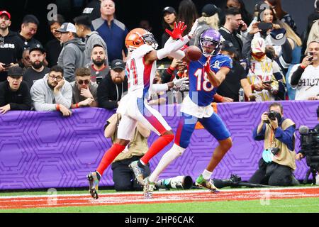 Cleveland Browns cornerback Denzel Ward (21) watches a replay during an NFL  football game against the Arizona Cardinals, Sunday, Oct. 17, 2021, in  Cleveland. (AP Photo/Kirk Irwin Stock Photo - Alamy