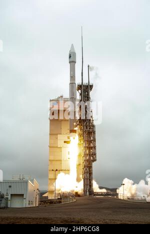 NASA’s Landsat 9 satellite launches on a United Launch Alliance Atlas V 401 rocket from Space Launch Complex 3 at Vandenberg Space Force Station in California on Sept. 27, 2021. Launch time was 2:11 p.m. EDT (11:11 a.m. PDT). The launch is managed by NASA’s Launch Services Program, based at the agency’s Kennedy Space Center in Florida. Landsat 9 will join its sister satellite, Landsat 8, in orbit in collecting images from across the planet every eight days. This calibrated data will continue the Landsat program’s critical role in monitoring the health of Earth and helping people manage essenti Stock Photo