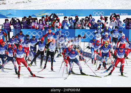 Zhangjiakou, China. 19th Feb, 2022. Olympics, Nordic skiing/cross-country skiing, 50 km mass start freestyle, men, at the National Cross-Country Skiing Center, the runners start. Due to strong winds and severe cold, the 50 km cross-country ski race has been shortened to 30 km. Credit: Daniel Karmann/dpa/Alamy Live News Stock Photo