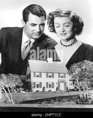 Promotional photo of Cary Grant and Myrna Loy for the film Mr. Blandings Builds His Dream House (1948). Loy is wearing a costume designed by costume designer Robert Kalloch. Stock Photo