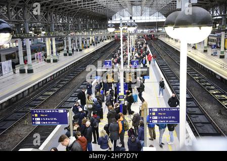 Manchester, UK, 19th February, 2022. Platforms at Piccadilly Station, Manchester, UK, packed with passengers waiting for delayed trains to London Euston. Trains are cancelled and delayed from Manchester, England, United Kingdom, British Isles in the wake of Storm Eunice. Public transport across Europe has been affected by the storm. Credit: Terry Waller/Alamy Live News Stock Photo