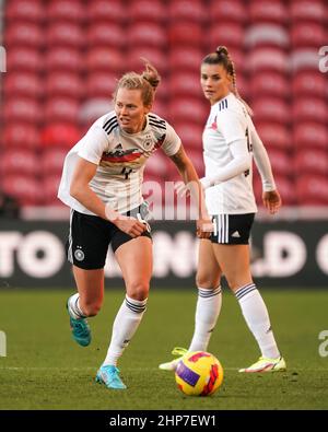 Middlesborough, England, February 17th 2022: Maximiliane Rall (4 Germany) goes forward during the Arnold Clark Cup football match between Germany and Spain at Riverside Stadium in Middlesborough, England.  Daniela Porcelli /SPP Stock Photo