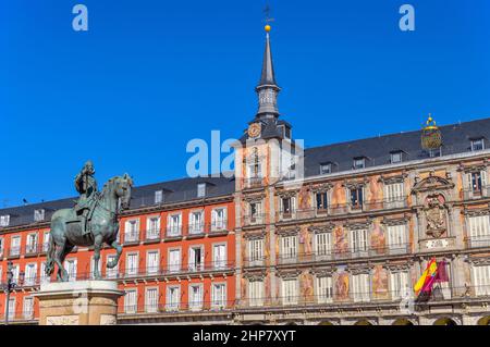 Plaza Mayor - Sunny autumn day view of equestrian statue of Philip III standing at front of one of surrounding buildings of Plaza Mayor. Madrid, Spain. Stock Photo