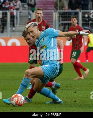 Augsburg, Germany. 19th Feb, 2022. Soccer: Bundesliga, FC Augsburg - SC Freiburg, Matchday 23 at WWK Arena. Augsburg's Florian Niederlechner (l) and Freiburg's Nico Schlotterbeck fight for the ball. Credit: Stefan Puchner/dpa - IMPORTANT NOTE: In accordance with the requirements of the DFL Deutsche Fußball Liga and the DFB Deutscher Fußball-Bund, it is prohibited to use or have used photographs taken in the stadium and/or of the match in the form of sequence pictures and/or video-like photo series./dpa/Alamy Live News Stock Photo