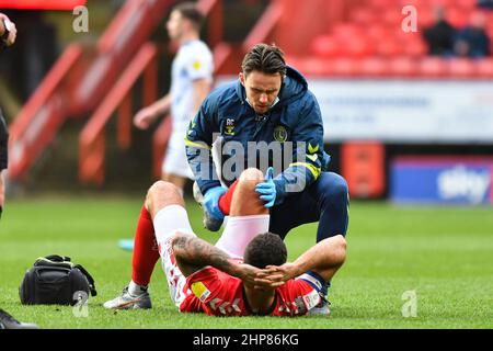 London, UK. 19th Feb 2022. LONDON, UK. FEB 19TH Ryan Inniss of Charlton receives treatment during the Sky Bet League 1 match between Charlton Athletic and Oxford United at The Valley, London on Saturday 19th February 2022. (Credit: Ivan Yordanov | MI News) Credit: MI News & Sport /Alamy Live News Stock Photo