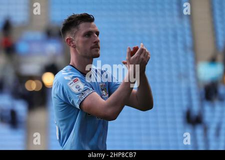 COVENTRY, UK. FEB 19TH. Dominic Hyam of Coventry City applauds the fans at the final whistle during the Sky Bet Championship match between Coventry City and Barnsley at the Coventry Building Society Arena, Coventry on Saturday 19th February 2022. (Credit: James Holyoak | MI News) Credit: MI News & Sport /Alamy Live News Stock Photo