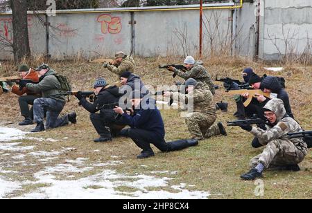 People take part in a military exercise for civilians conducted by veterans of the Ukrainian National Guard Azov battalion in Kharkiv, Ukraine February 19, 2022. REUTERS/Vyacheslav Madiyevskyy