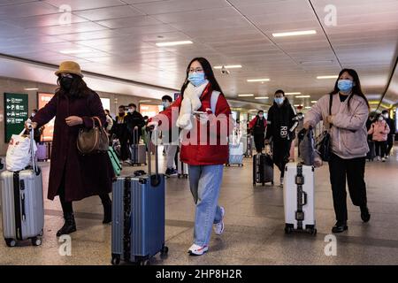 Wuhan, China. 19th Feb, 2022. Passengers wearing face masks as a preventive measure against the spread of coronavirus arrive at Hankou Railway Station. The number of travelers reaches a peak as college students are returning to school after winter vocation. Credit: SOPA Images Limited/Alamy Live News Stock Photo