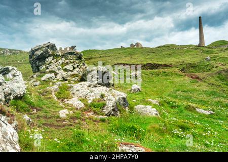 UNESCO World Heritage Site,part of a group of disused mines in the area,on a calm summer day.On the dramatic north Cornish coast,a popular holiday,tou Stock Photo