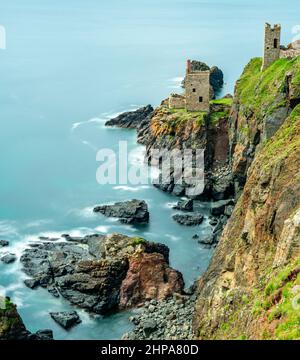 UNESCO World Heritage Site,part of a group of disused mines in the area,on a calm summer day.On the dramatic north Cornish coast,a popular holiday,tou Stock Photo