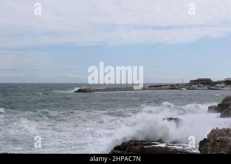 A beautiful view of waving sea from the coastline in Hermanus Stock Photo