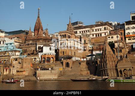 Funeral pyres burn day and night at Manikarnika cremation Ghat on the River Ganges in Varanasi, Uttar Pradesh, India Stock Photo