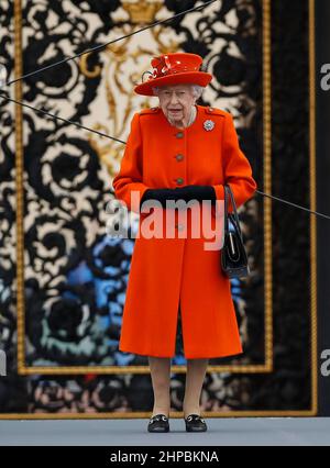 London, UK. 7th Oct, 2021. File photo taken on Oct. 7, 2021 shows Queen Elizabeth II attending an event at Buckingham Palace in London, Britain. Britain's Queen Elizabeth II has tested positive for COVID-19, Buckingham Palace confirmed on Sunday. The queen is experiencing mild cold-like symptoms but expects to continue light duties at Windsor over the coming week, the palace said. Credit: Han Yan/Xinhua/Alamy Live News Stock Photo