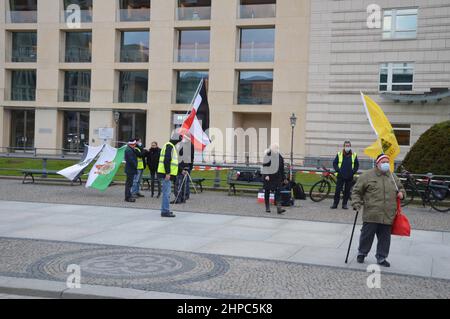 'Reich citizens' demonstrated in front of The Embassy of The United States of America at Pariser Platz in Berlin, Germany. 'Reich citizens'  rejict the legitimacy of the modern German state, The Federal Republic of Germany, in favour of the German Reich, which existed from 1871 to 1945. Stock Photo