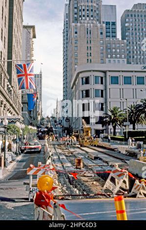 Construction workers relaying the cable car tracks in Powell Street, San Francisco, California, USA in 1980 – in this view looking northwards uphill at Union Square. The Powell Street cable car lines were originally built by the Ferries & Cliff House Railway Company, which started construction in 1887 after winning several franchises for cable car operation – a vintage 1980s photograph. Stock Photo