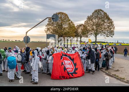 Protest action against the demolition of the village of Lützerath in the Rhenish lignite mining area, which is to make way for the expansion of the Ga Stock Photo