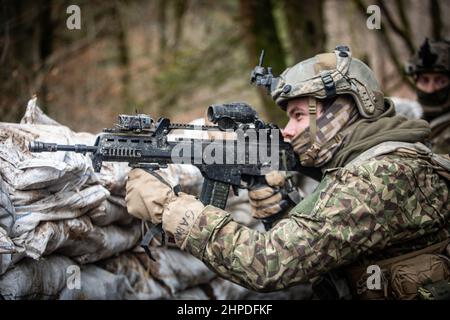 A Latvian soldier takes up a fighting position during training exercise Allied Spirit 22 at The Joint Multinational Readiness Center, Hohenfels, Germany, January 30, 2022. Allied Spirit is a U.S. Army Europe and Africa directed, 7th Army Training Command conducted training exercise designed to develop and enhance NATO and key partner interoperability and readiness across specified warfighting functions. (U.S. Army photo by Sgt. Audrequez Evans) Stock Photo